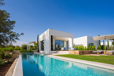 Inspiration for a modern pool in Alicante-Costa Blanca.