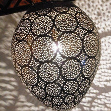 Adopt a moroccan chandelier for a terrace or a living room