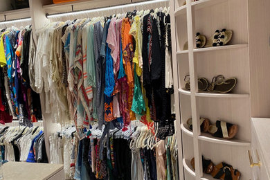 Inspiration for a contemporary closet remodel in Los Angeles