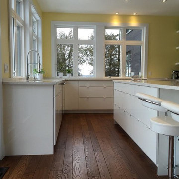 Modern High Gloss Lakehouse Kitchen