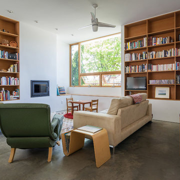 My Houzz: A Modern Home Meets Its Neighbors Halfway