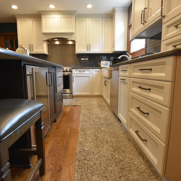 Transitional White Kitchen with Glass Highlight in Naperville
