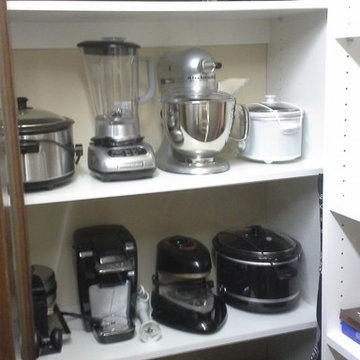 Pantry in white