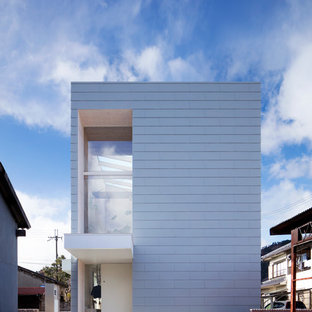他の地域のモダンスタイルのおしゃれな家の外観 (陸屋根、戸建、メタルサイディング、板屋根) の写真