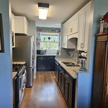 Transitional Kitchen Remodel Done in a Two-Tone Color