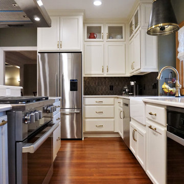 Off-white, Traditional Kitchen