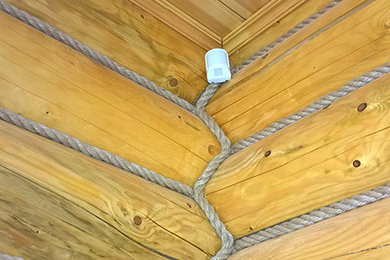 Скрытая электропроводка в деревянном доме из бревен