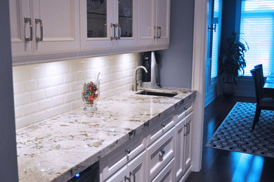 Kitchen - transitional kitchen idea in Vancouver