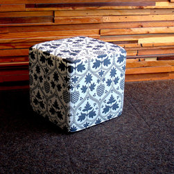 CUBE OTTOMAN - Footstools And Ottomans