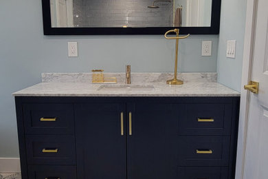 Bathroom - contemporary bathroom idea in New York