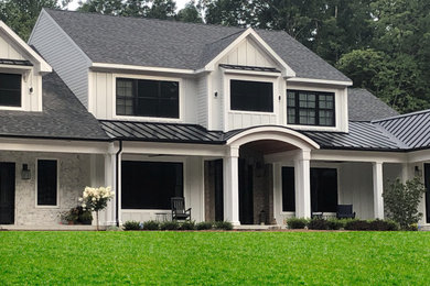 Arts and crafts home design photo in Other