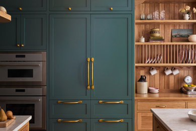 Elegant kitchen photo in Chicago