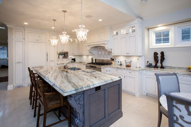Home design - traditional home design idea in Vancouver