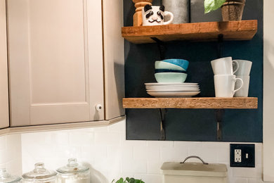 Example of a farmhouse kitchen design in Philadelphia