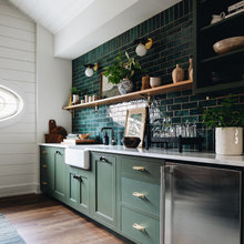 BACKSPLASHES / SURROUNDS