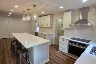 Example of a kitchen design in Charlotte