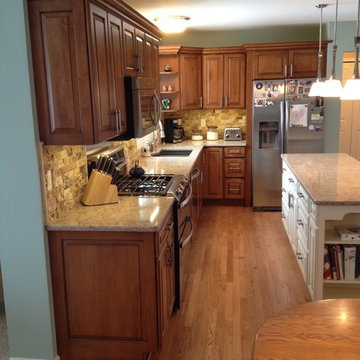 Kitchen with Scabas Stone Backsplash