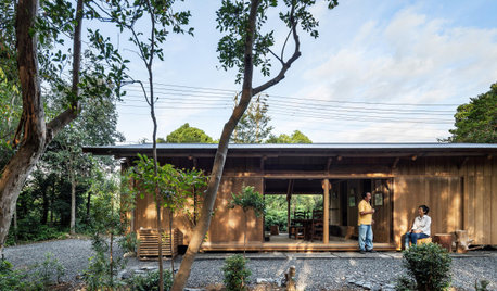 Técnicas tradicionales japonesas en una casa sobre una colina