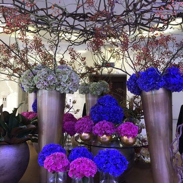 Designing Tablescapes with Vibrant Colors and Natural Elements