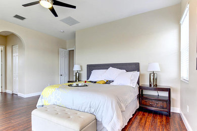 Bedroom - bedroom idea in Miami