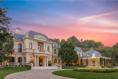 Inspiration for an exterior home remodel in Los Angeles