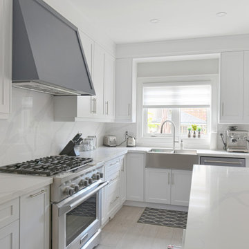 Navy blue&white kitchen
