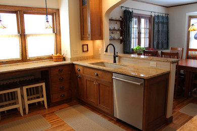 Inspiration for a craftsman home design remodel in Minneapolis