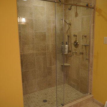 Traditional Bath with Extra Space
