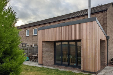 This is an example of a contemporary house exterior in Edinburgh.