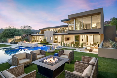 Inspiration for a contemporary landscaping in Phoenix.