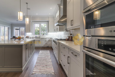 Transitional kitchen photo in Toronto
