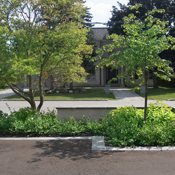 Bayview and York Mills - Simple elegance in a front yard