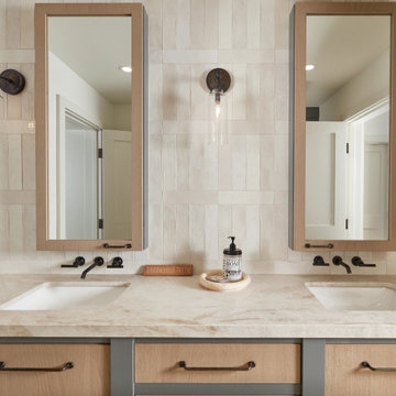 Perla Venata Quartzite Bathroom