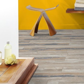 Rustikaler maritimer Dielenboden mit Klick-Vinyl Gerflor Senso Lock im Bad