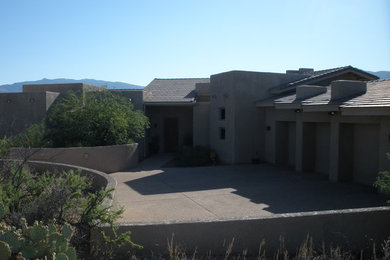 Minimalist home design photo in Phoenix