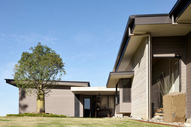 Design ideas for a contemporary exterior in Sunshine Coast.