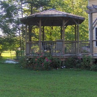 シアトルのヴィクトリアン調のおしゃれなデッキの写真