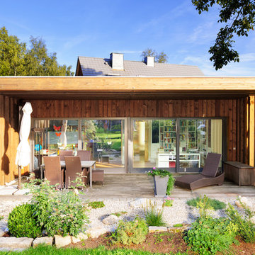 Anbaus aus Holz mit Terrasse