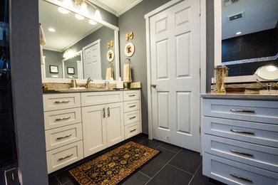 Example of a bathroom design in Dallas