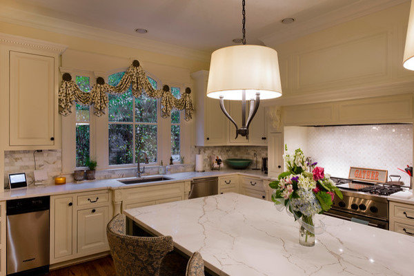 Kitchen & Breakfast Area