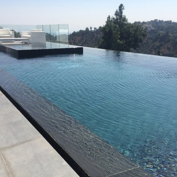 Jacuzzi in center of pool 360* infinity edge.