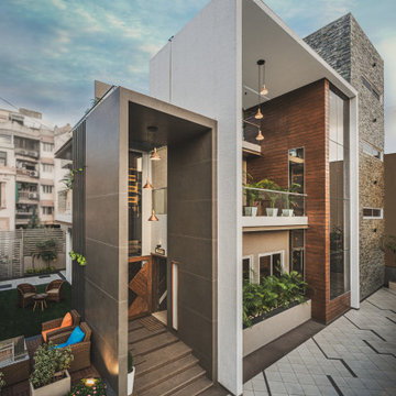 Urban Frame House