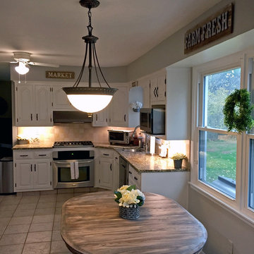 Refinish Kitchen Table in Farmhouse Style