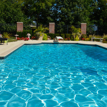 Grecian swimming pool with L, diving board and hot tub