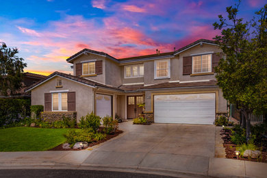 Example of a huge classic home design design in Los Angeles