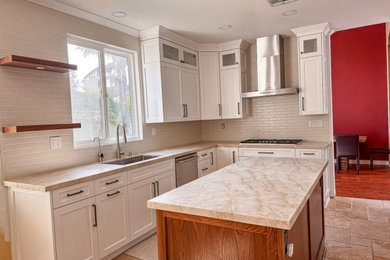Kitchen - transitional kitchen idea in Los Angeles