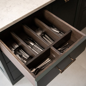 Classic In-Frame Shaker Kitchen & Bar - Islington