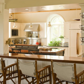 TRADITIONAL NAUTICAL OCEAN FRONT HOME