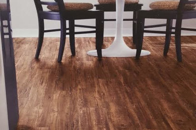 Dining room - transitional dining room idea in New York