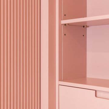 Teenage girl dressing room design in pink